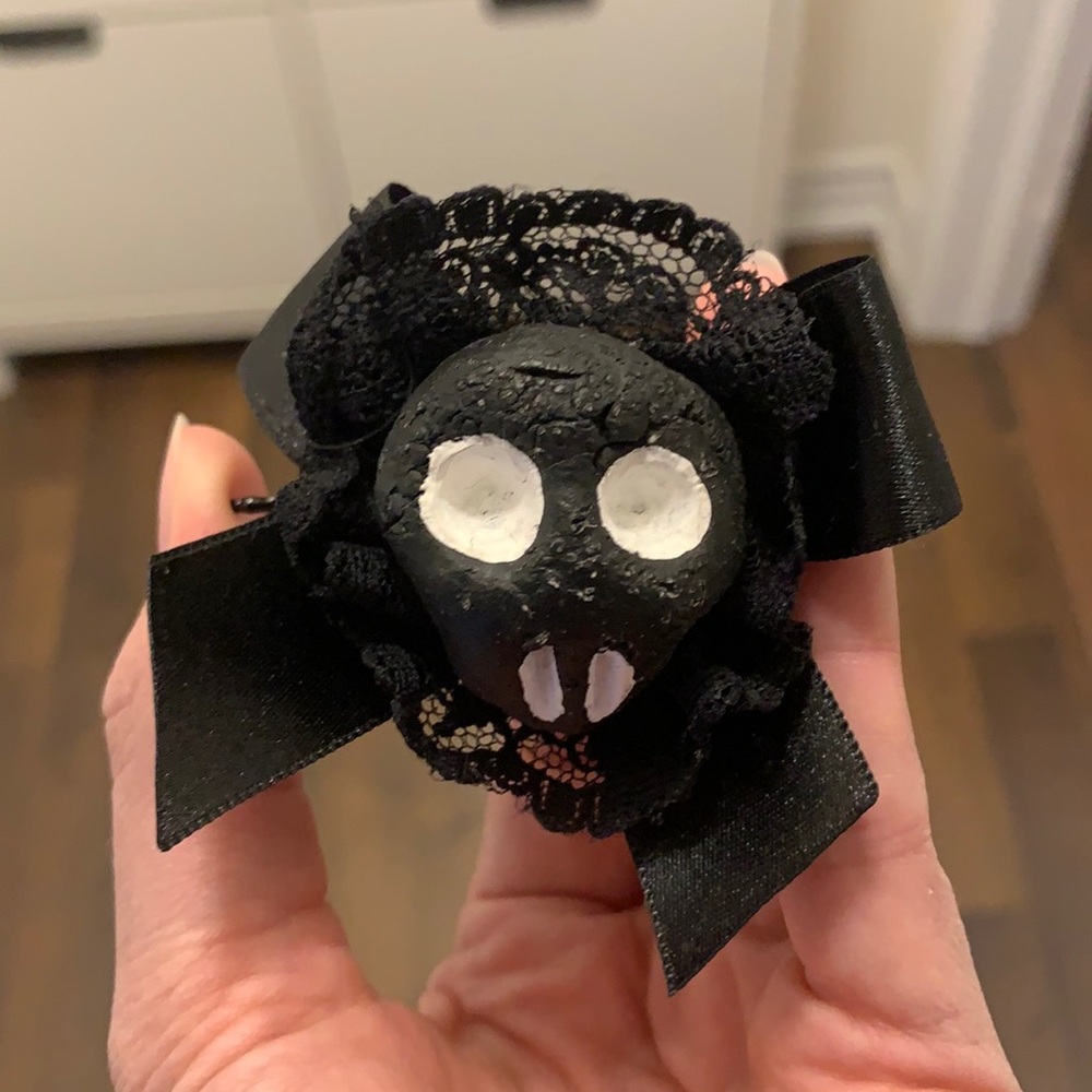Pinky Skull Brooch